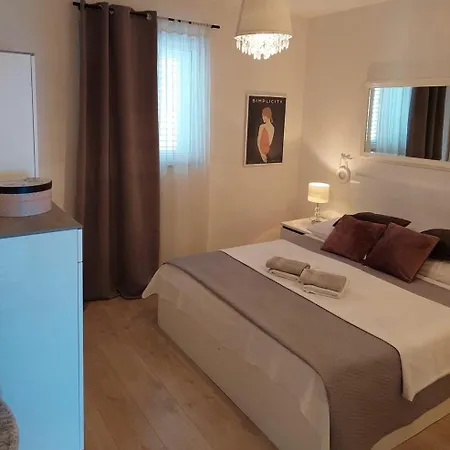 Apartman With Sea View In A1 *
