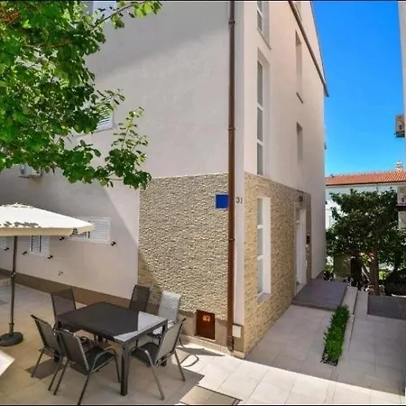 Appartamento With Sea View In A1